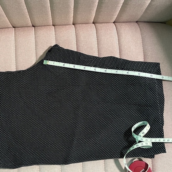 B&W polka dot Bermuda shorts - Picture 6 of 6